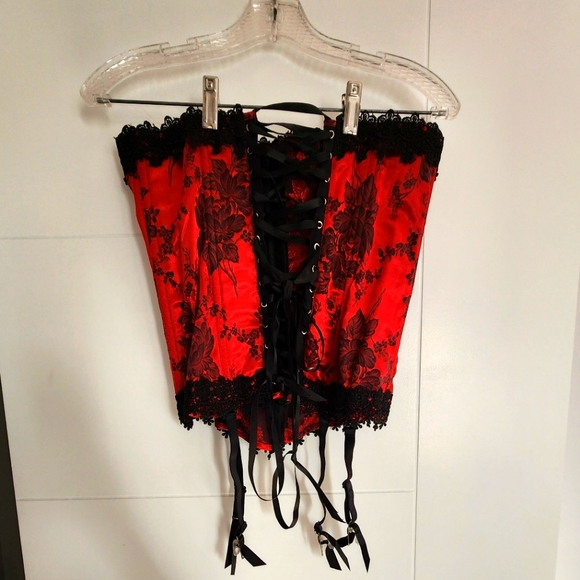 Red Corset with Removable Garder Belt - Picture 2 of 6